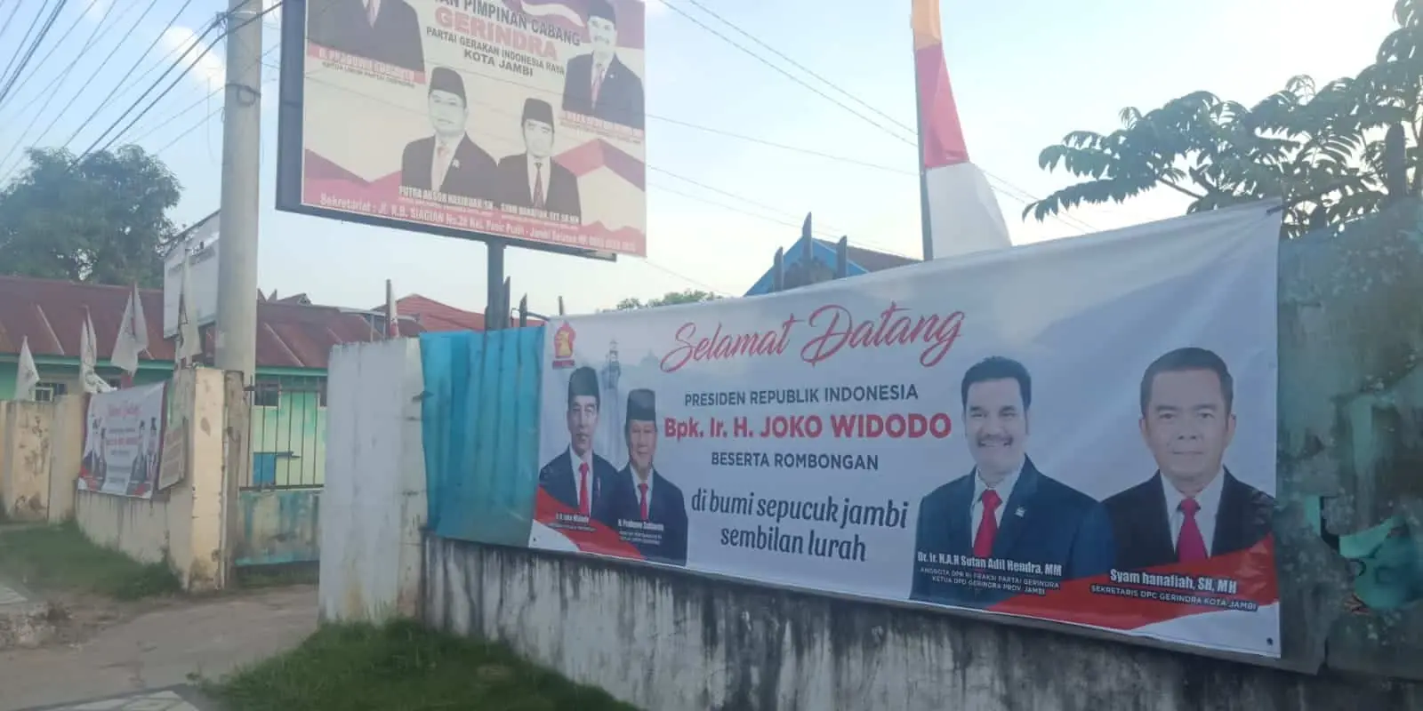 Tampak Spanduk Gerindra yang dipasang tanda hangat sambut Presiden Jokowi ke Jambi. 