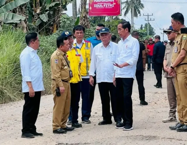 Presiden Jokowi Ingat Betul Gubernur Jambi Al - Haris Soal Pembangunan Jalur Khusus Batubara Supaya Secepatnya Selesai.