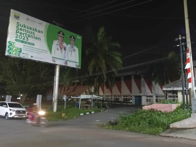 Tampak Stadion KONI Jambi Gelap Gulita seperti 'Sarang Kuntilanak'. Poto/Pelita.Co/sal