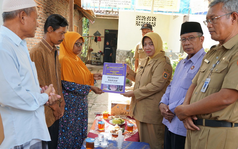 Plt Bupati Purworejo Beri Bantuan Ke Keluarga Salsabila dan Agus Joko Susiloe Korban Laka Laut