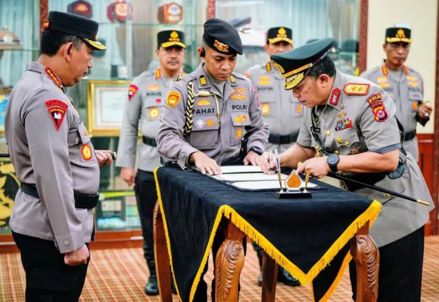 Kapolri Pimpin Sertijab Kapolda Banten di Mabes Polri