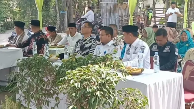 Di Dampingi Kades, Camat Sepatan Timur Resmikan Musholla Baitussallam