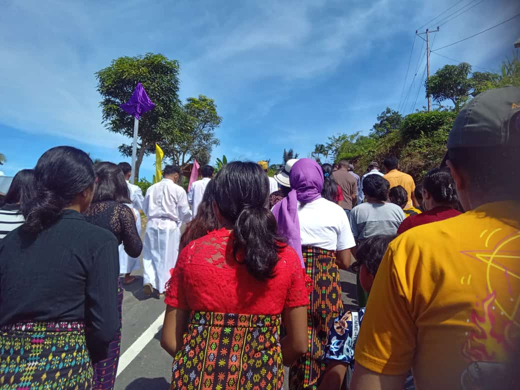 Jumat Agung, Umat Katolik Stasi Watu Wangka Manggarai Barat NTT Ikuti Prosesi Jalan Salib Dan Misa