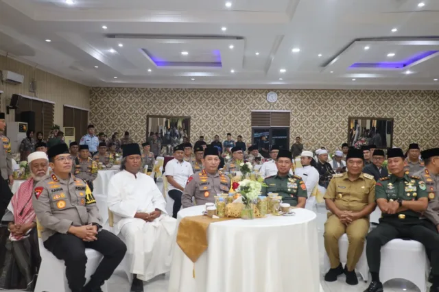 Safari Ramadhan 1445 H Kapolri dan Panglima TNI Buka Puasa Bersama dengan Tokoh Ulama dan Masyarakat di Polda Banten