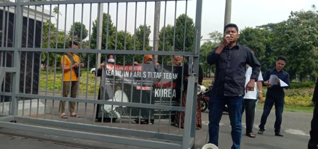 Aksi Demo, Moch Husain Korban Pengeroyokan Menuntut Keadilan