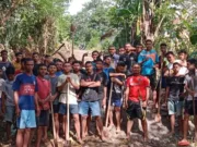 Prihatin Kondisi Jalan Yang Rusak,Kaum Muda Mawe Desa Golo Lajang Barat, Manggarai Barat NTT Gelar Bakti Sosial