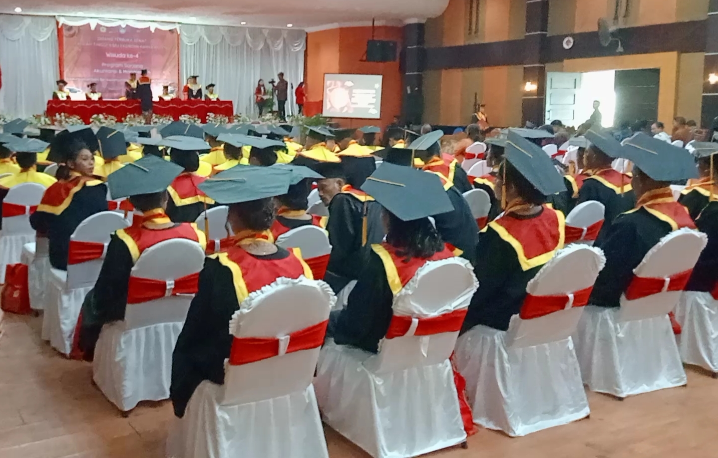 Sekolah Tinggi Ilmu Ekonomi Karya Ruteng Manggarai NTT Menggelar Acara Wisuda Program Sarjana Prodi Akuntansi Dan Manajemen