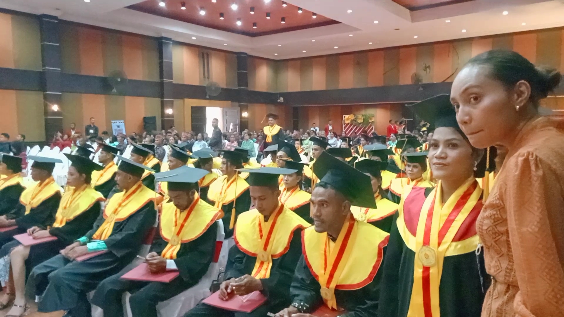 Sekolah Tinggi Ilmu Ekonomi Karya Ruteng Manggarai NTT Menggelar Acara Wisuda Program Sarjana Prodi Akuntansi Dan Manajemen