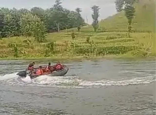 Ngangsu di Waduk, Pria Lenyap Dalam Pencarian Tim SAR Ngawi