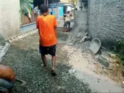 Tanpa APD, Pekerja Proyek Paving Blok di Sepatan Timur Diduga Abaikan K3