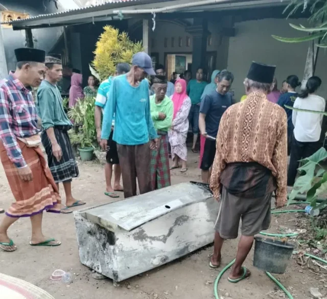 Terjadi Lagi di Magetan, Belum Pulang Berhaji Kulkas di Rumah Terbakar