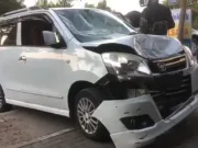 Di Magetan, Minibus Hajar Pemotor Penjual Es Keliling Hingga Korban Terpental di Atas Kap Mobil