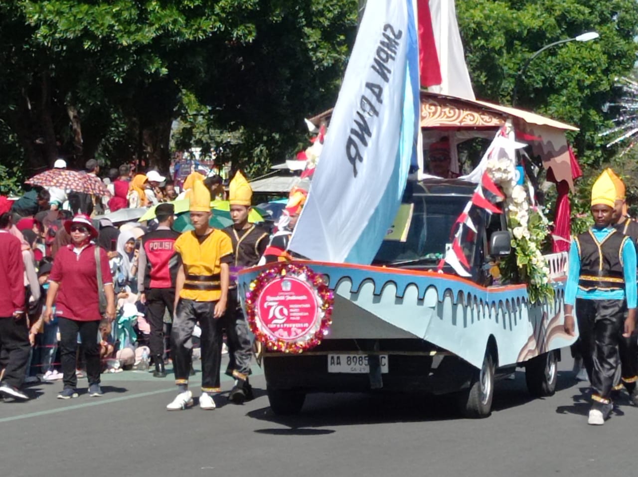 Karnaval  HUT RI ke 79, SMP N 4 Purworejo Tampil Memukau Dengan Gajah dan Kapal Pinisi