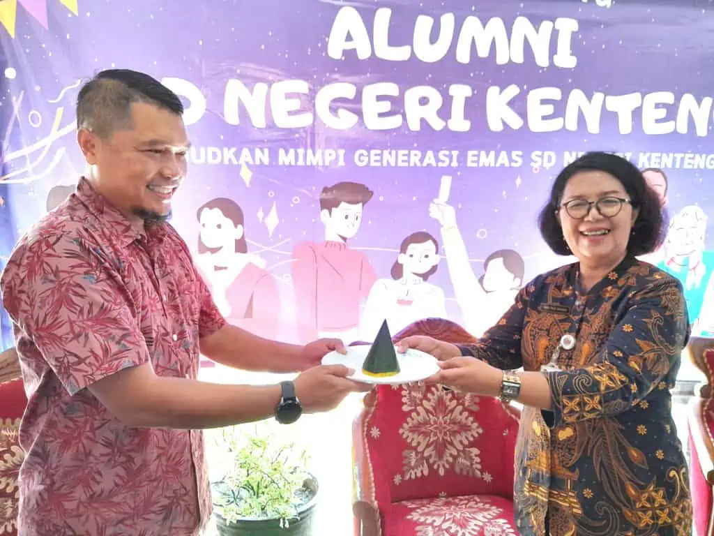 Baru Terbantuk, Paguyuban Alumni SDN Kenteng Beri Bantuan Alat Marching Band