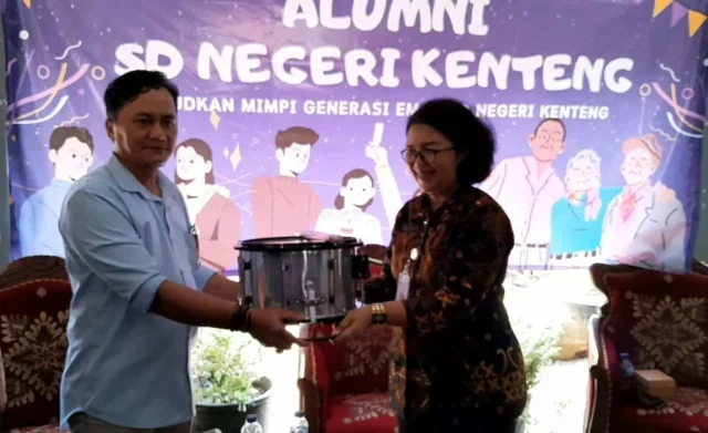 Baru Terbantuk, Paguyuban Alumni SDN Kenteng Beri Bantuan Alat Marching Band